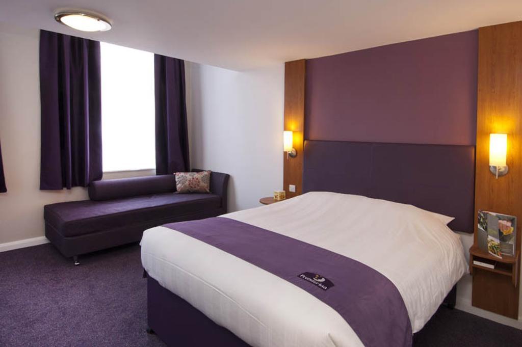 Premier Inn Cobham Cobham  Phòng bức ảnh