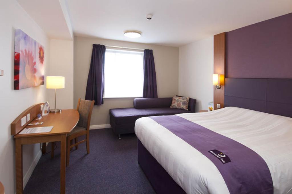 Premier Inn Cobham Cobham  Phòng bức ảnh