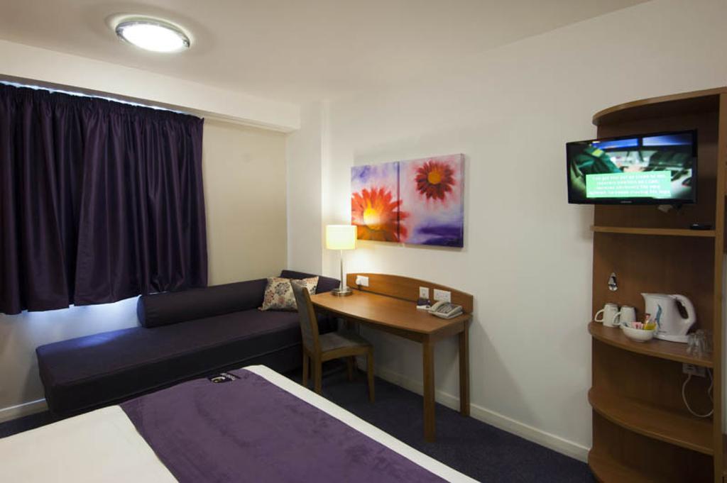 Premier Inn Cobham Cobham  Phòng bức ảnh