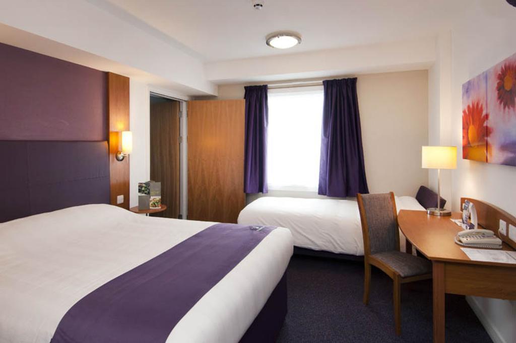 Premier Inn Cobham Cobham  Phòng bức ảnh
