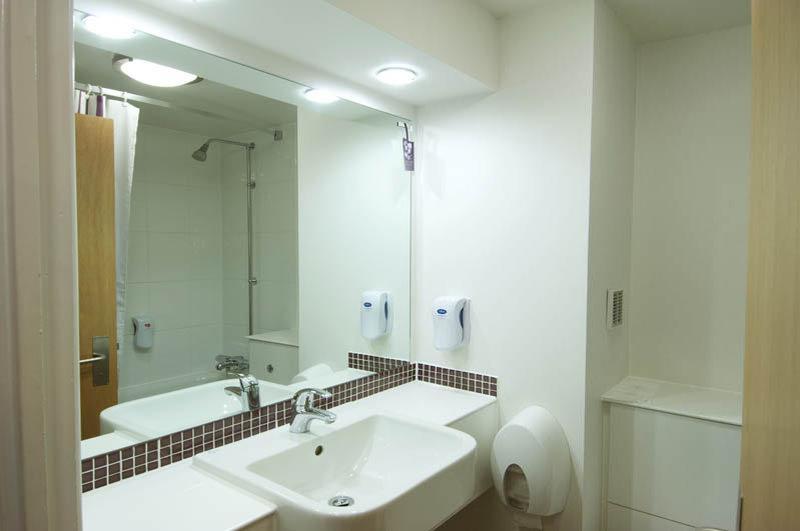 Premier Inn Cobham Cobham  Ngoại thất bức ảnh