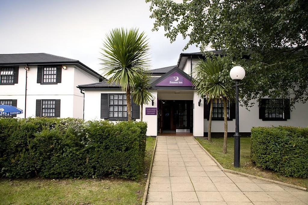 Premier Inn Cobham Cobham  Ngoại thất bức ảnh
