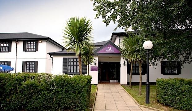 Premier Inn Cobham Cobham  Ngoại thất bức ảnh